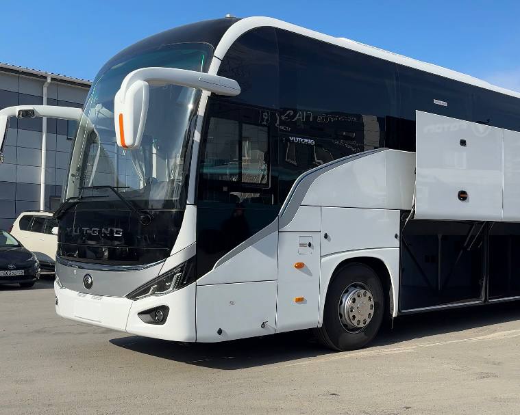 Флагманский туристический автобус Yutong C12 PRO ZK6128H: подробный обзор
