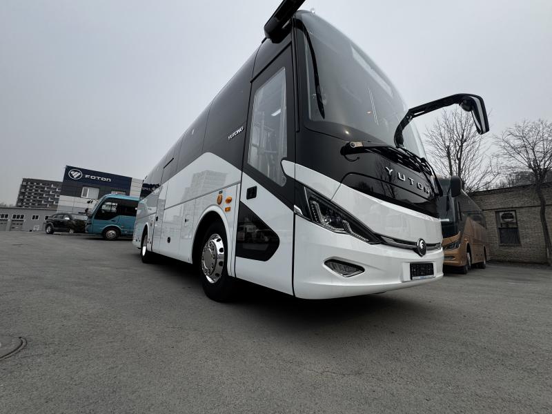 Туристический лайнер в компактном формате 9,4 м: Yutong C9 (ZK6947H)