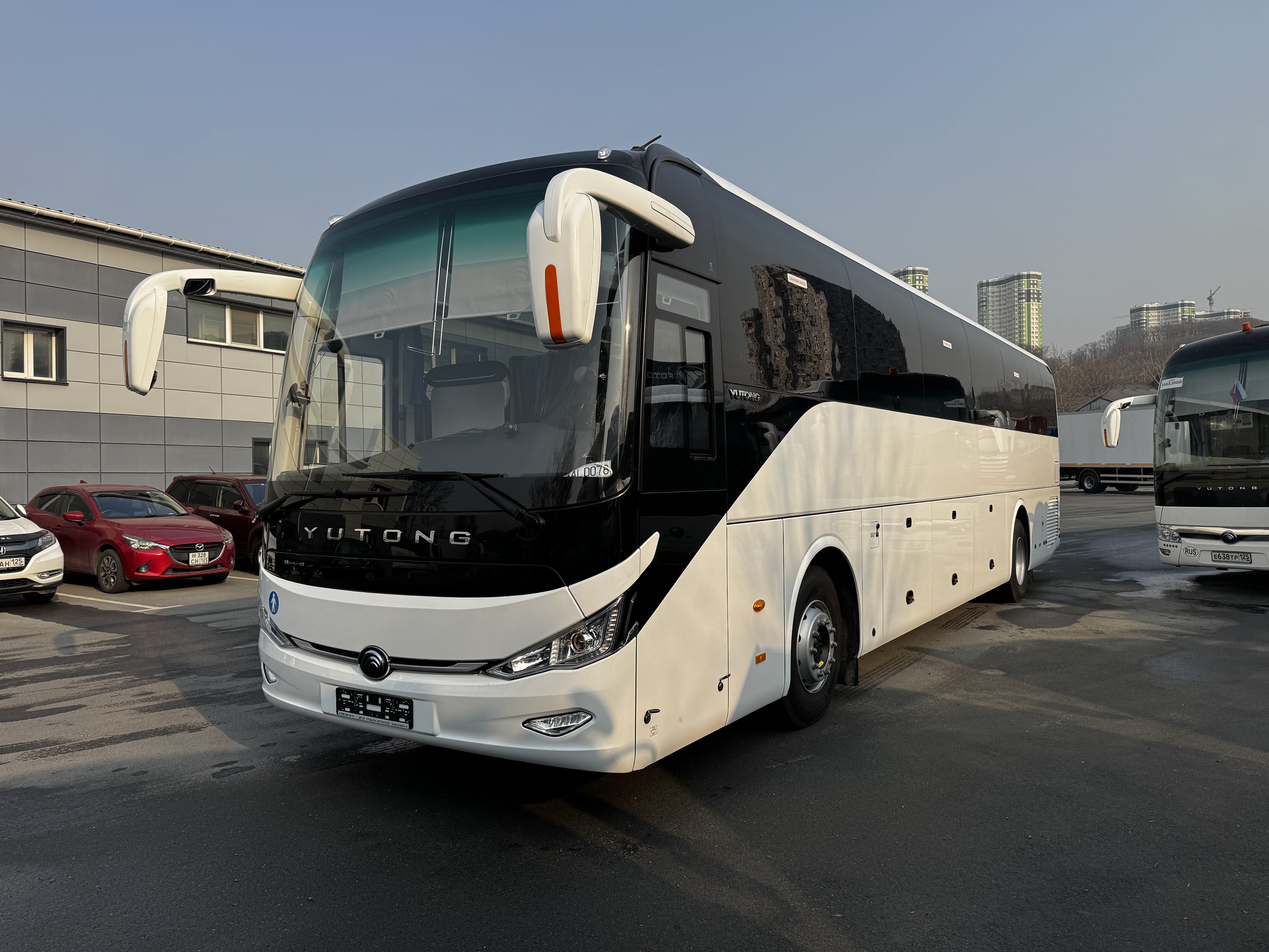 Передача автобуса Yutong C12 (ZK6127HQ) для туризма во Владивостоке 