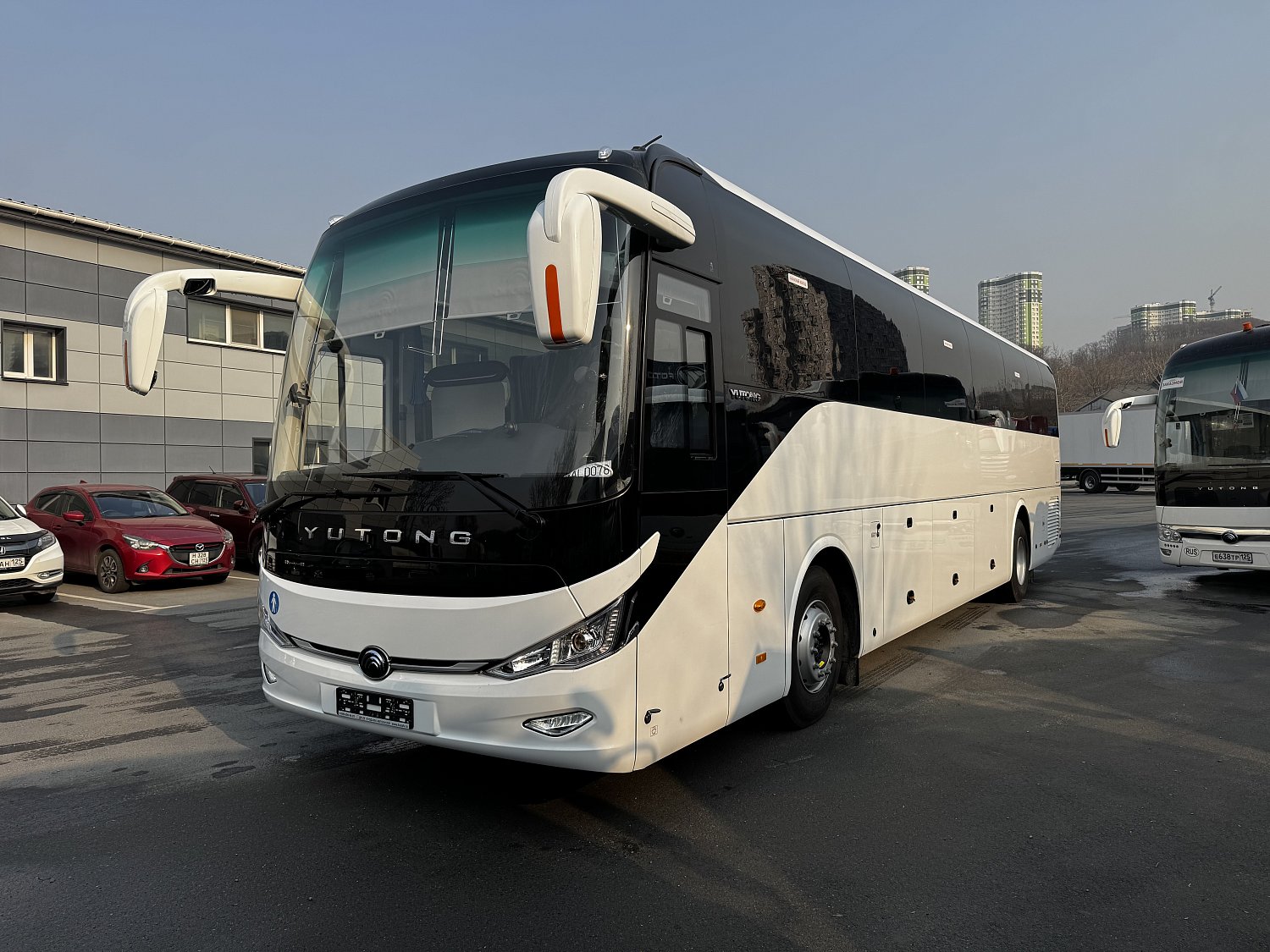 Передача автобуса Yutong C12 (ZK6127HQ) для туризма во Владивостоке 