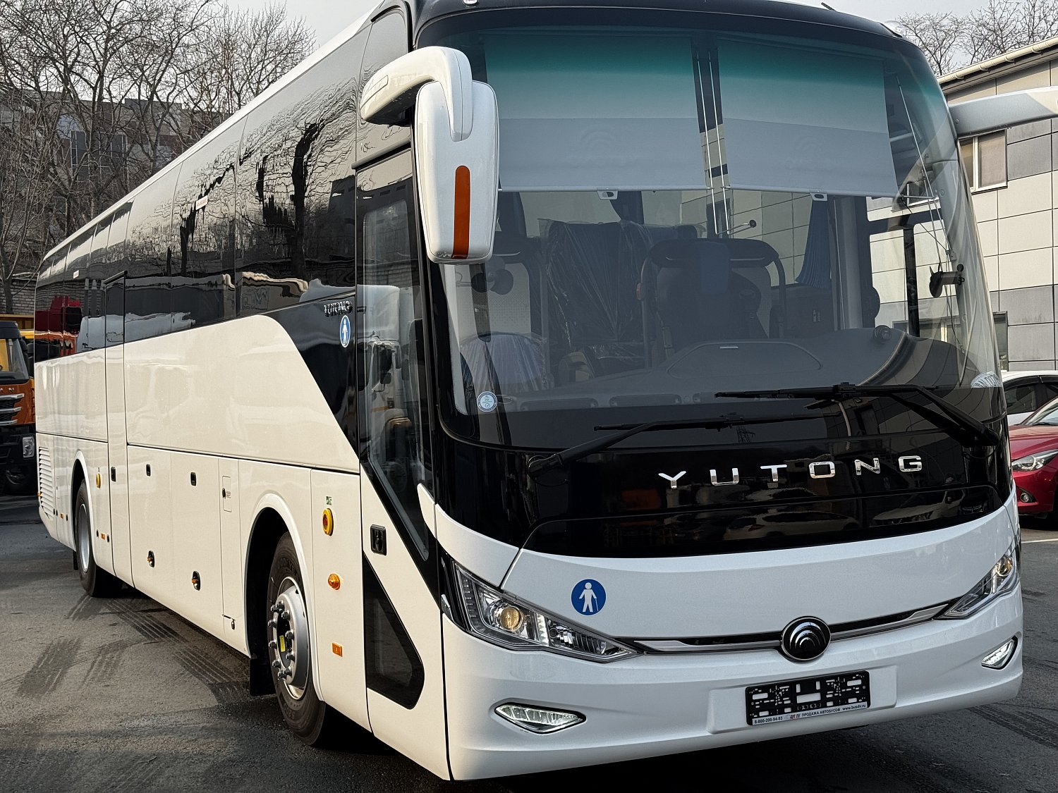 Передача автобуса Yutong C12 (ZK6127HQ) для туризма во Владивостоке 