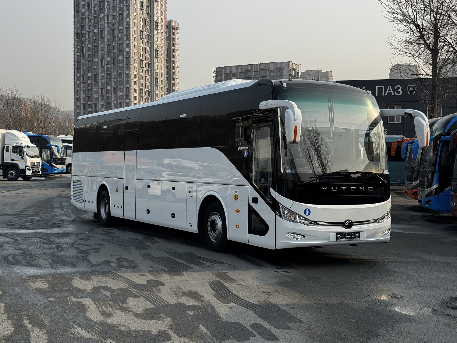 Передача автобуса Yutong C12 (ZK6127HQ) для туризма во Владивостоке 