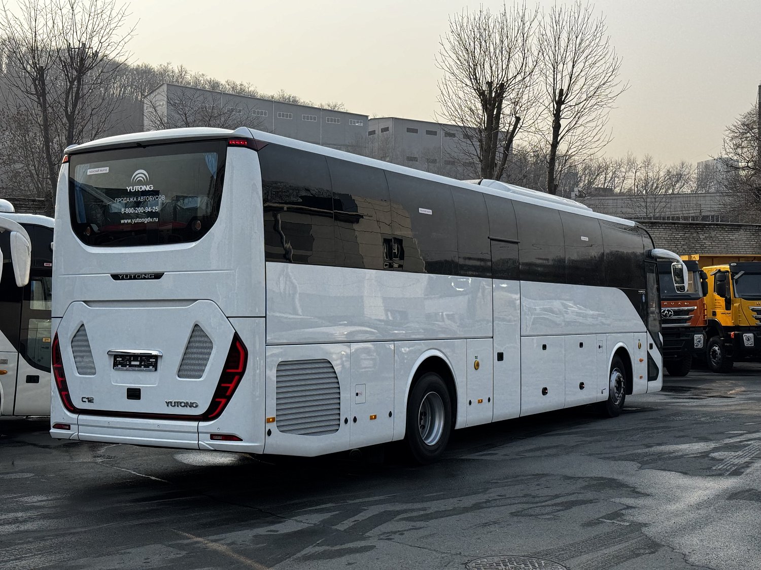 Передача автобуса Yutong C12 (ZK6127HQ) для туризма во Владивостоке 
