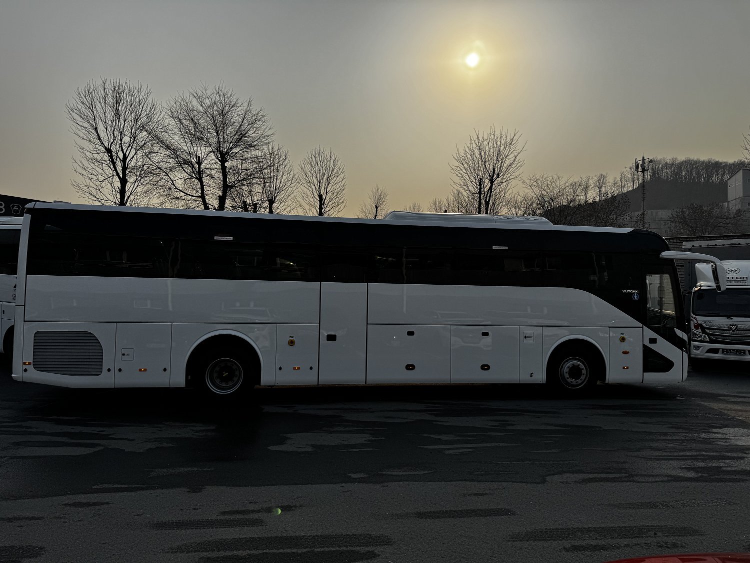 Передача автобуса Yutong C12 (ZK6127HQ) для туризма во Владивостоке 