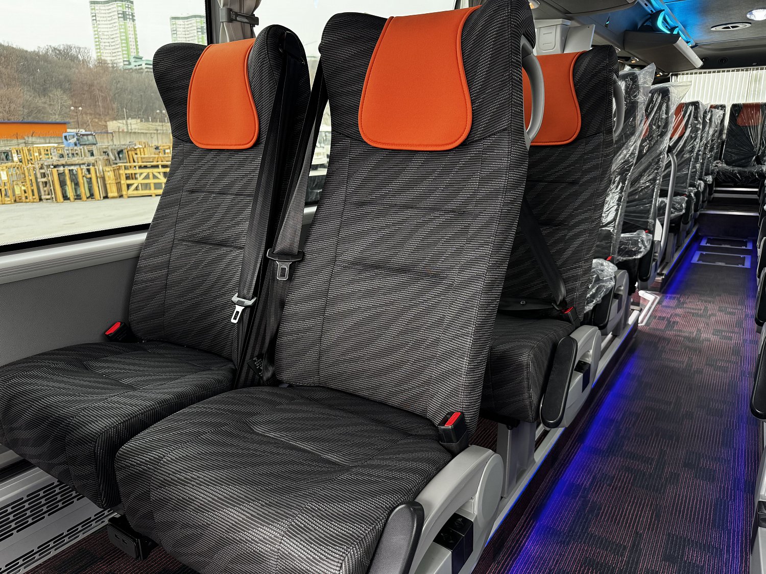 Туристический лайнер в компактном формате 9,4 м: Yutong C9 (ZK6947H)